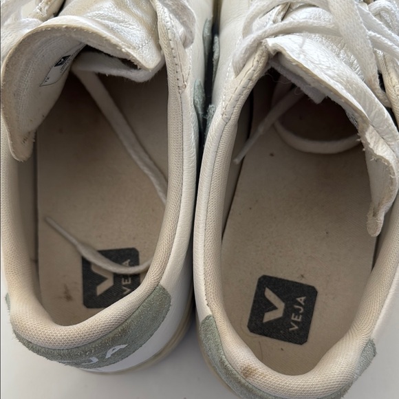 Veja Women's White Sneakers size 10 - Picture 9 of 11